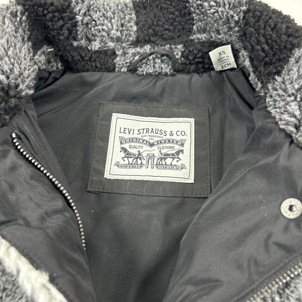 Levi's Women's XS Sherpa Oversized Black White Plain Button Zipper Coat - Picture 2 of 11
